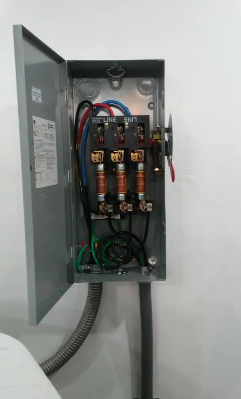 Three-phase disconnect switch installed for Smoke Detector Installation in Longview